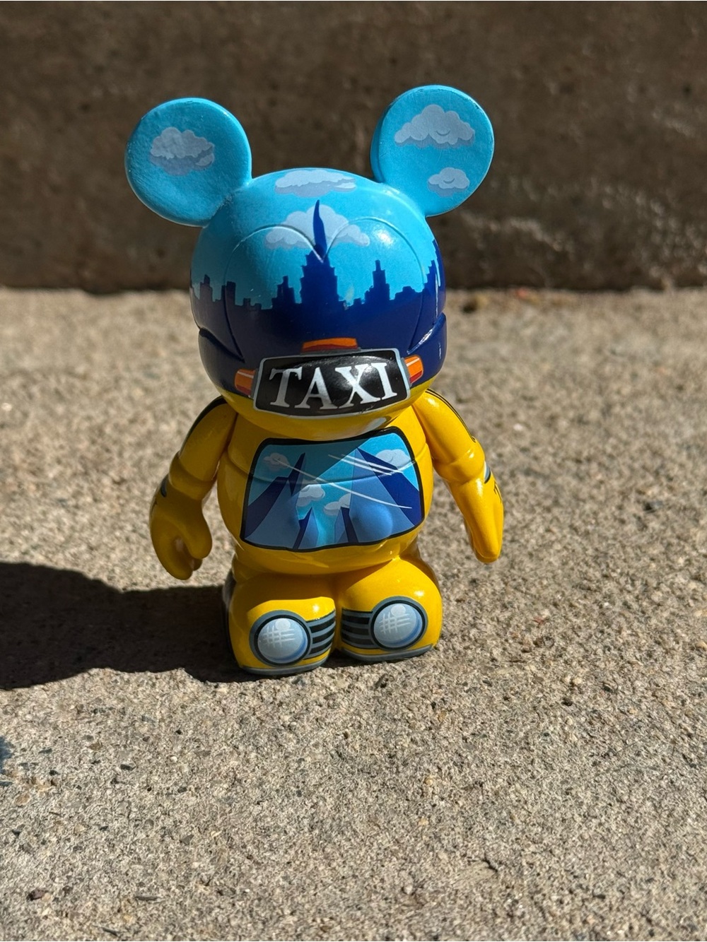 Disney Vinylmation Figurine Mickey Mouse NYC “Hey Taxi!”